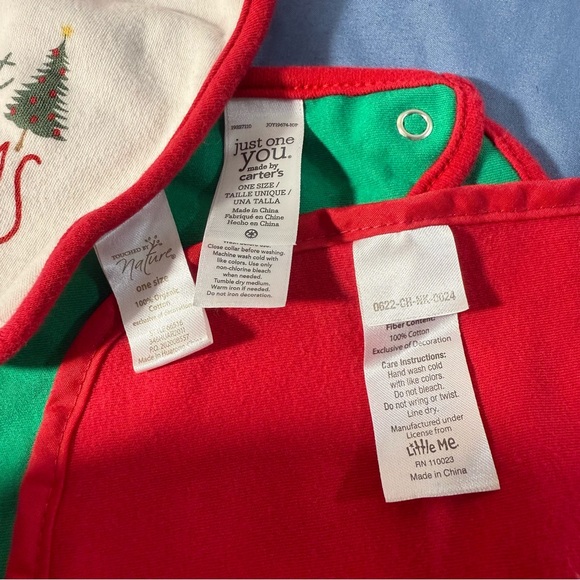 Baby's First Christmas Set Hat Bibs Socks 0-6 Months - Picture 5 of 7
